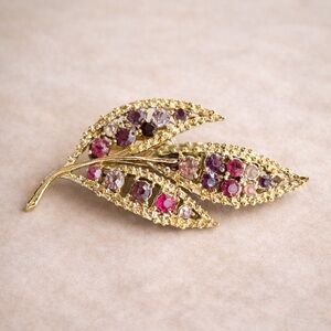 Vintage Gold Tone Leaf Rhinestone‎ Brooch Pink Purple Crystal Pin